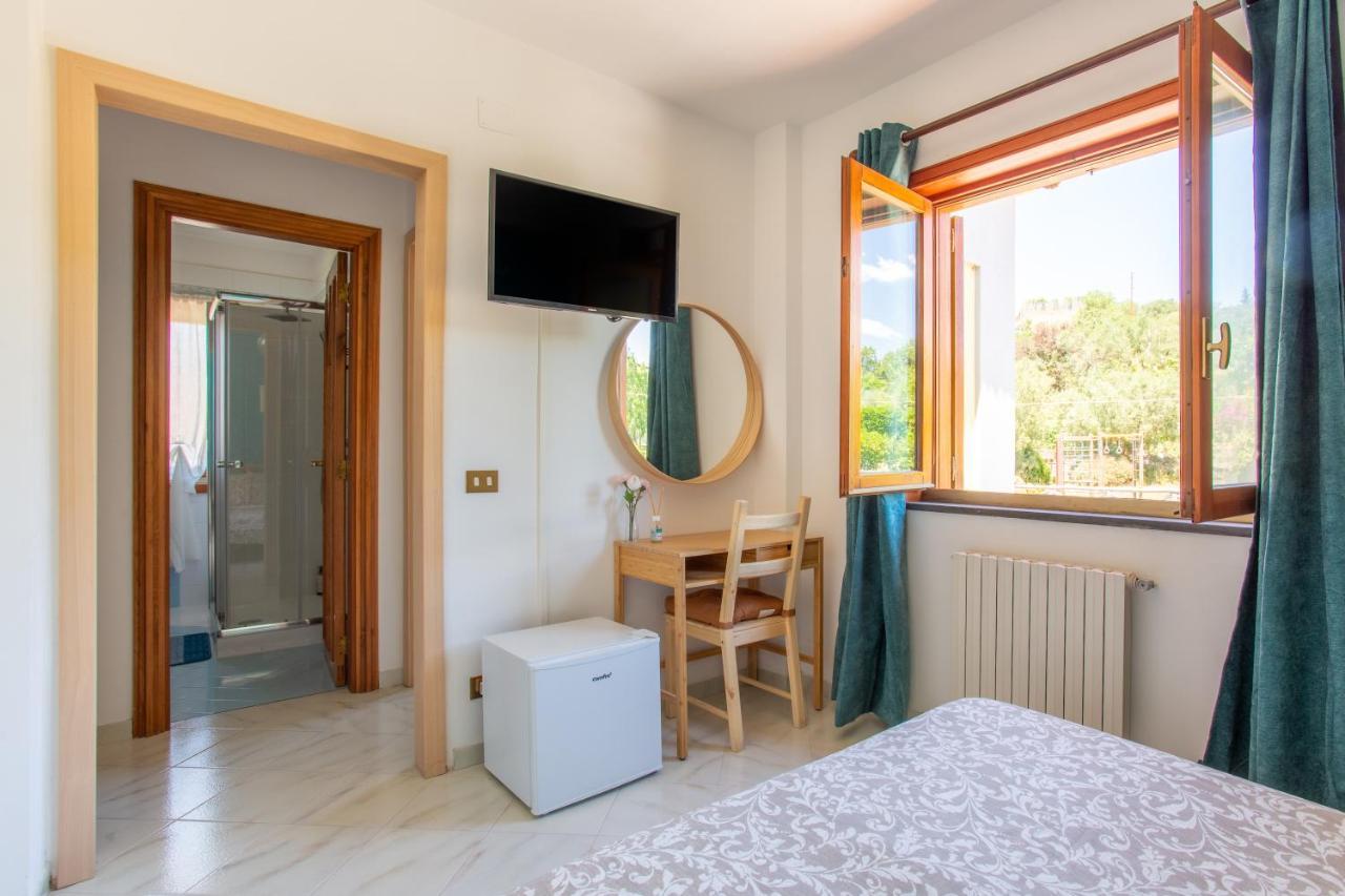 Villa Mariel Suites & Apartment Massa Lubrense Buitenkant foto