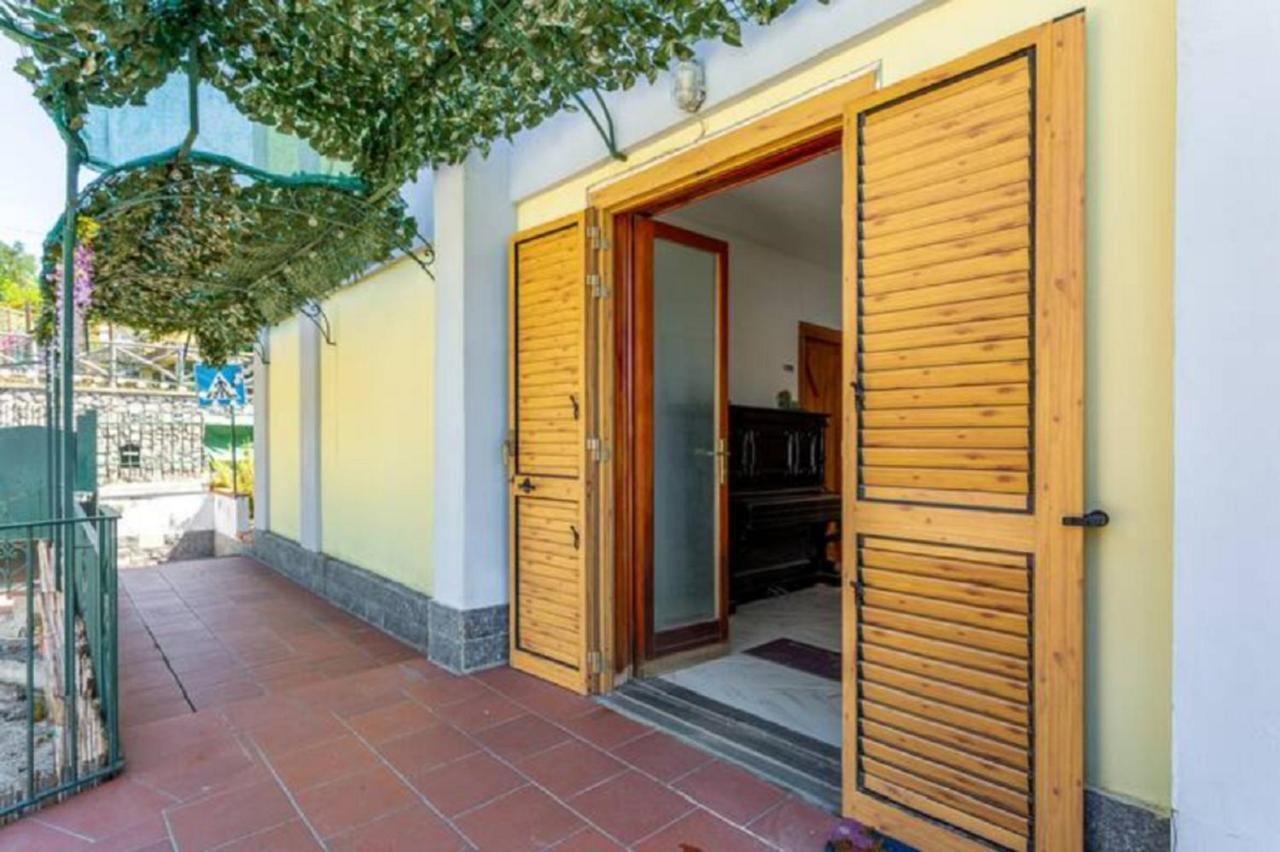 Villa Mariel Suites & Apartment Massa Lubrense Buitenkant foto